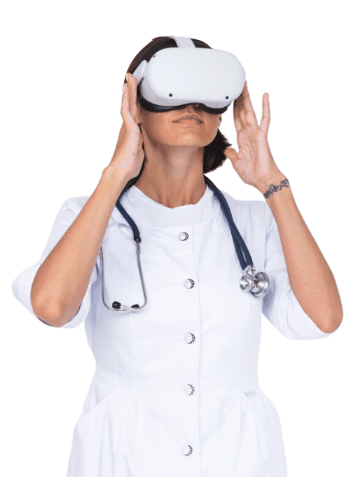 Persona con bata blanca usando un visor de realidad virtual.